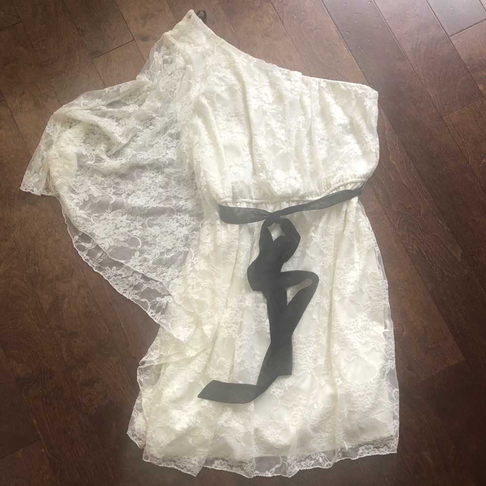 AUW Off the shoulder lace dress size Large